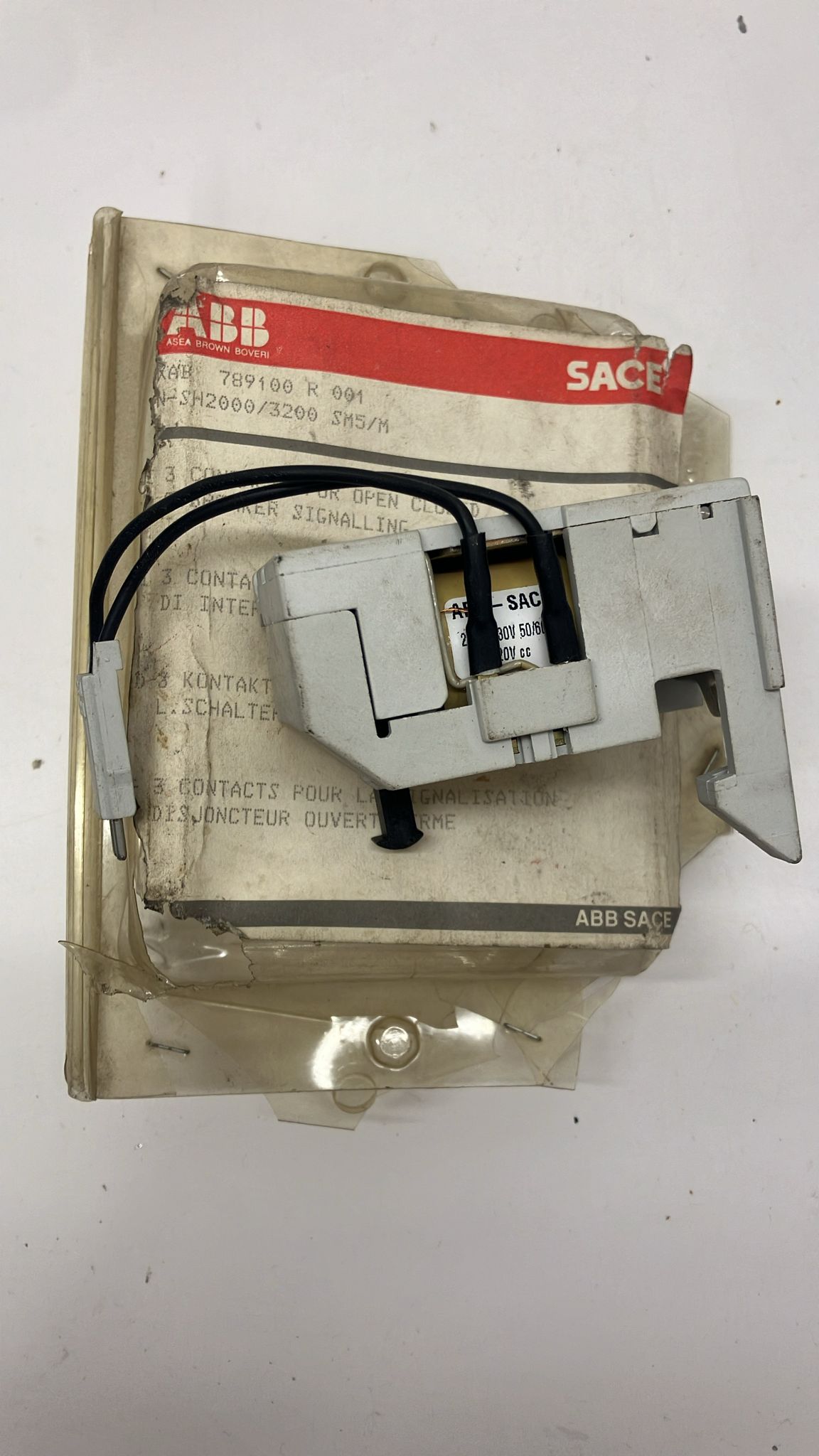 ABB 1SDAO14193R1 SACE S6 S7 ESKİ TİP TMŞ 1000-1600A ARASI TAKILAN YO ACTIRMA BOBİNİ ABB 1SDA104952R1 1SDA073700R1 YU XT5 XT6 XT7 220V DÜŞÜK GERİLİM BOBİNİ SH2000-3200 uyumlu