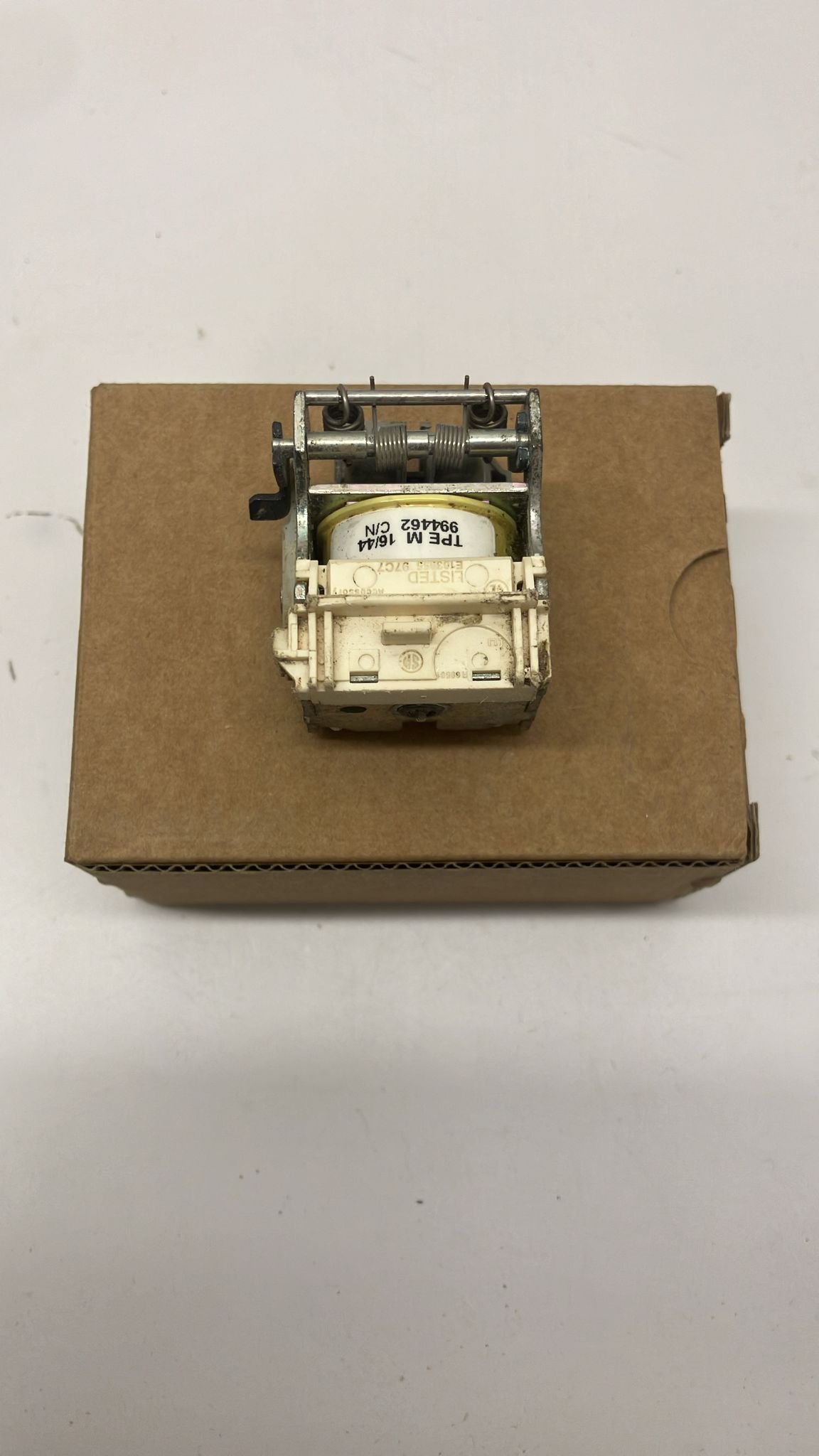 519-Schneider LV429386 400-630A açtırma bobini